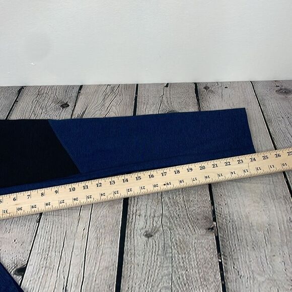 Outdoor Voices Two-Tone Warmup Leggings in
Navy & Charcoal Size Small - Picture 13 of 13